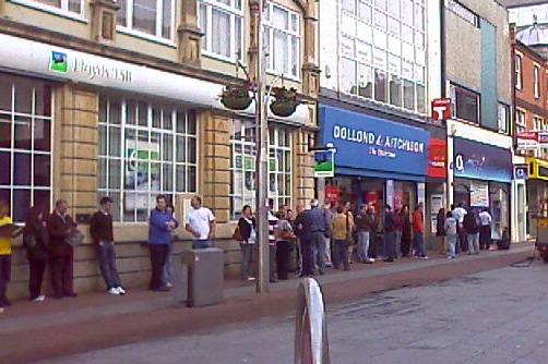 Queues for iPhone 3G in July 2008